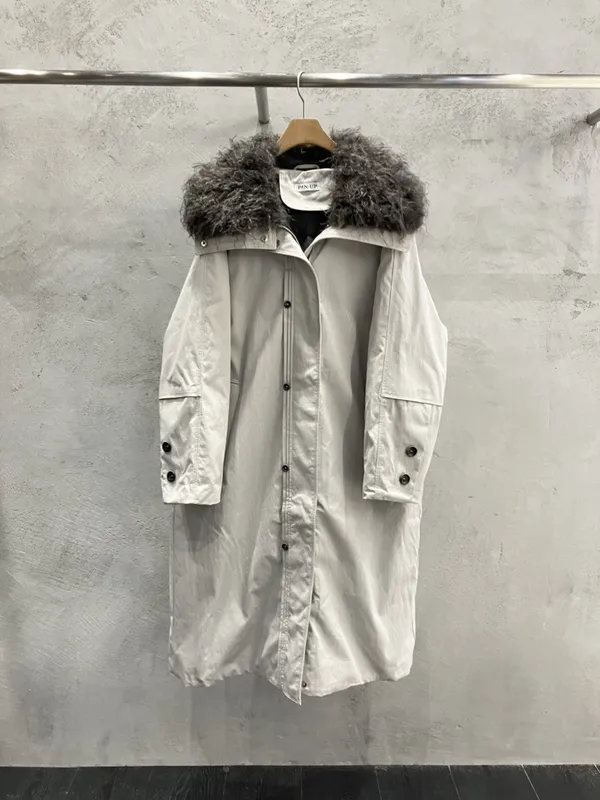 Stylish Long Women's Coat with Fur Collar - Elegant and Warm