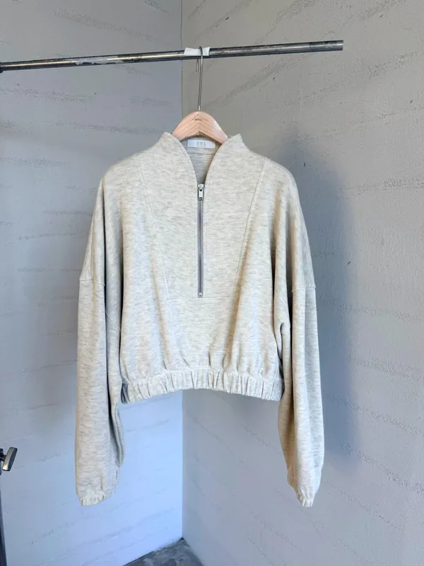 Trendy Casual Women's Top with Zipper Design, Comfortable and Versatile