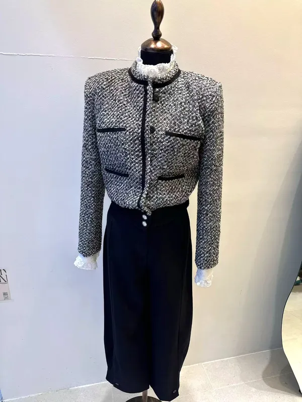 Elegant and Stylish Women's Coat with Classic Plaid Design