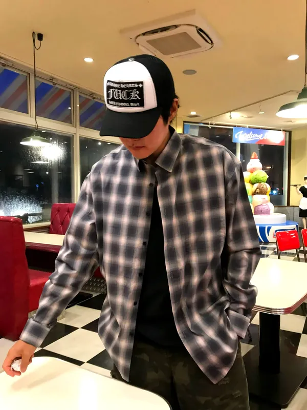 Stylish Plaid Men's Shirt - Casual Comfort for Any Occasion
