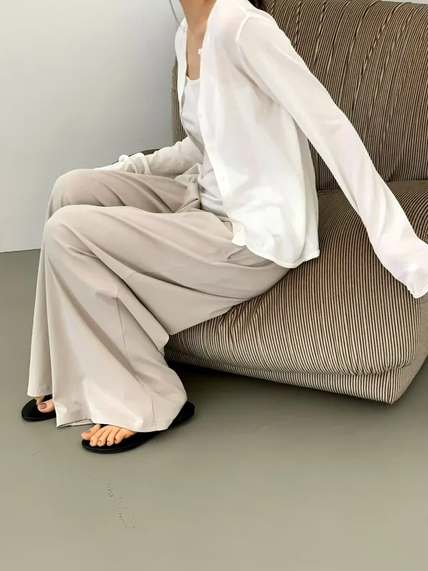 Lightweight Breathable Women's Top for a Comfortable Casual Look