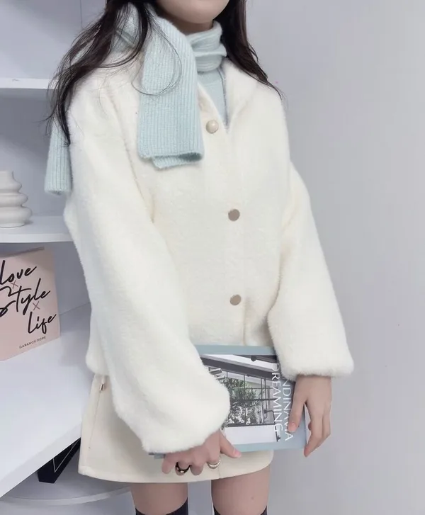 Fashionable Versatile Plush Coat, Warm and Comfortable