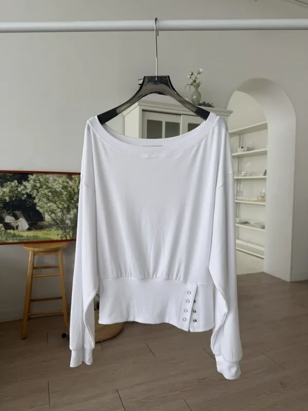 Minimalist Versatile White Long Sleeve T-Shirt, Comfortable and Breathable