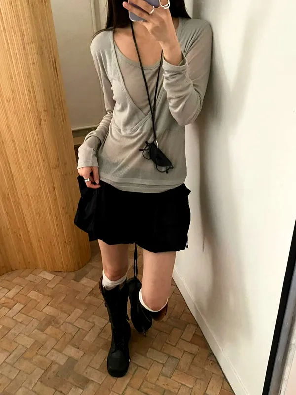 Stylish and Minimalist Women's Top with Comfortable Breathable Design