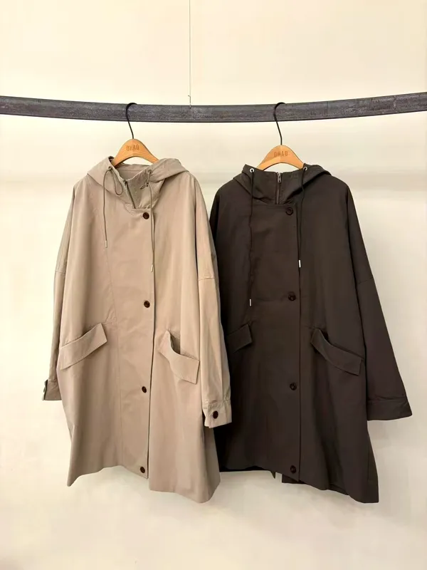 Stylish and Minimalist Women's Jacket, Lightweight and Comfortable for Spring and Autumn