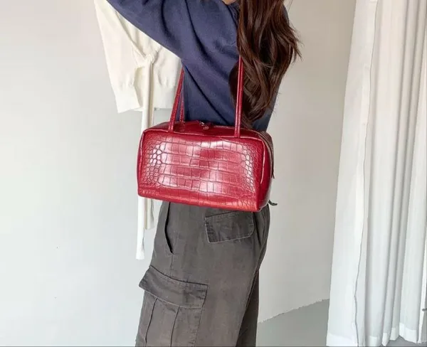 Stylish Red Crocodile Pattern Handbag