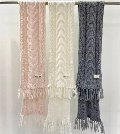 Fashionable Woven Scarf - Warm, Comfortable, and Versatile Accessory