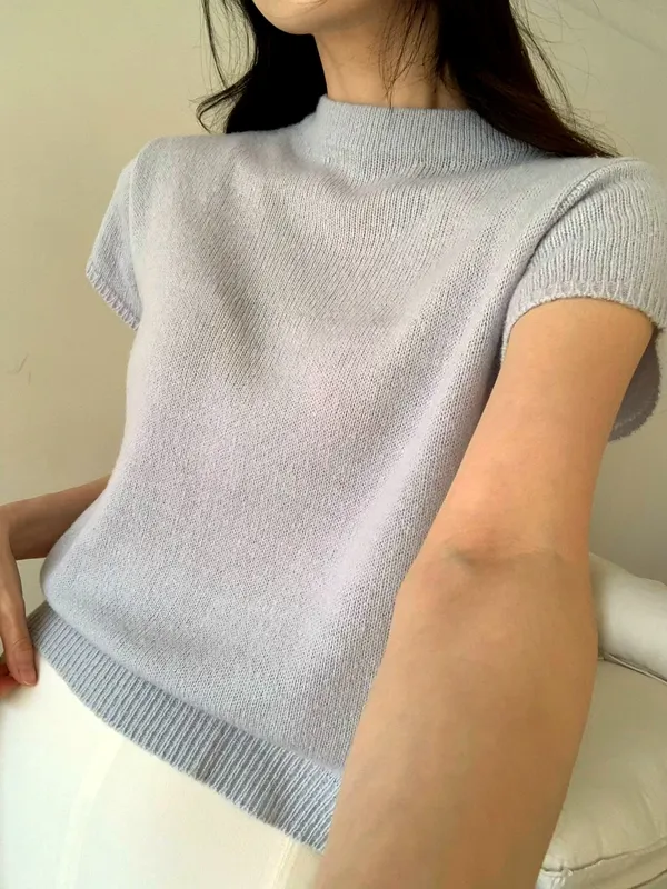 清新簡約女裝短袖T恤，舒適透氣，適合夏季搭配