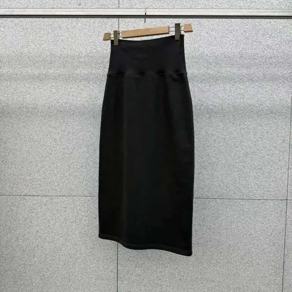 Stylish Black Slim-Fit Midi Skirt