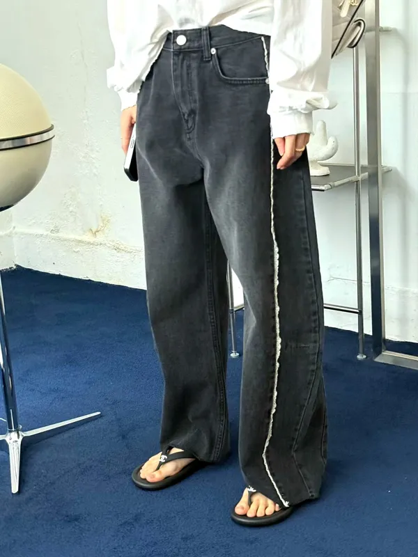 Fashionable Loose Black Denim Jeans for Casual Style