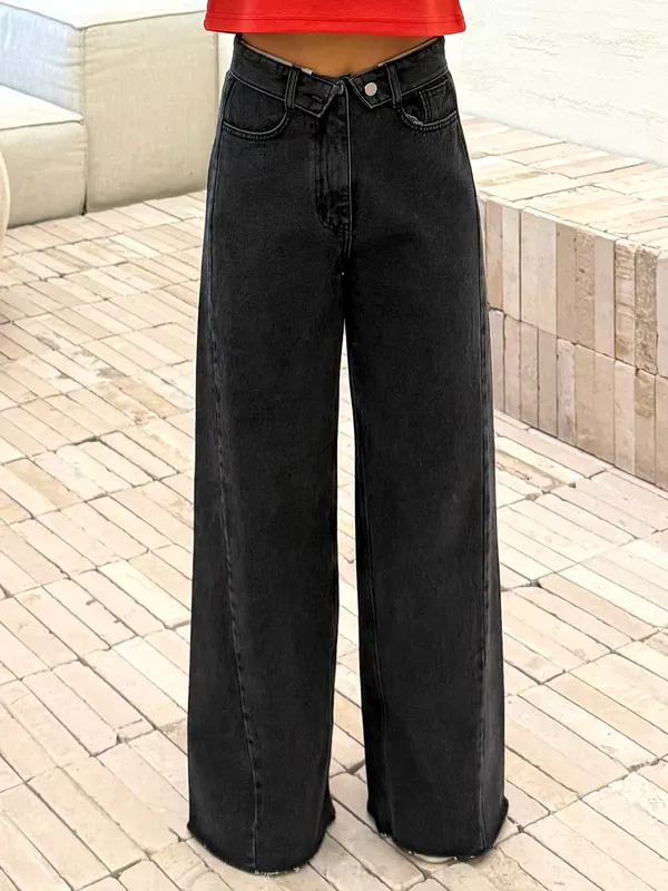 Trendy Loose Black Jeans, Comfortable and Versatile