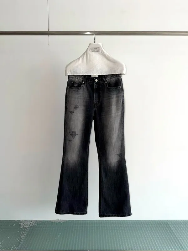 Stylish Gray Gradient Skinny Jeans for a Slimmer Look