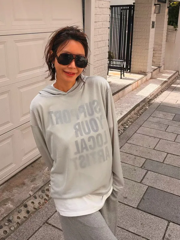 舒適休閒女裝上衣，時尚印花設計