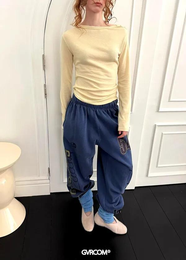 Fashionable and Minimalist Long Sleeve T-Shirt for Women, Comfortable and Versatile