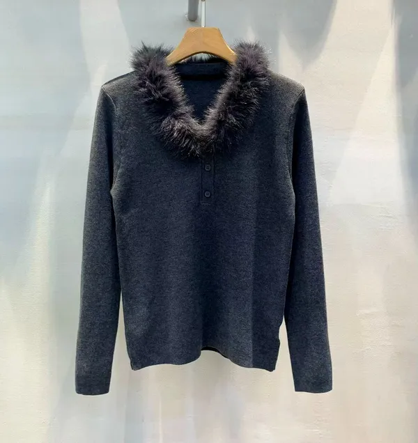Elegant Fur Collar Women's Top - Fashionable and Comfortable