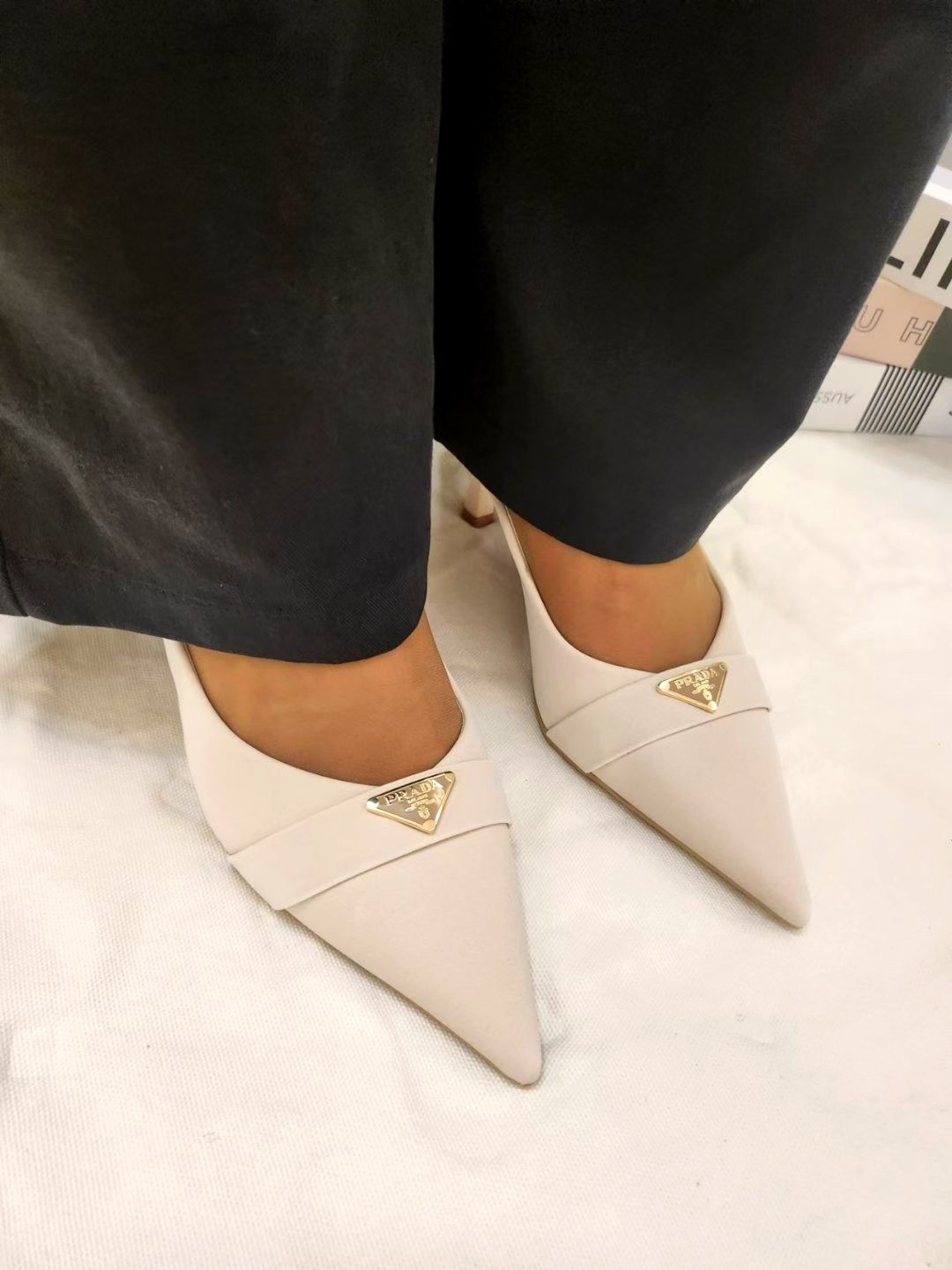 Elegant Pointed Toe High Heels - Stylish Women's Shoes for Any Occasion 🇰🇷 Women's Shoes Wholesale 🇰🇷 ho750-33 size 35-40 (225-250) 7.5cm price (Korean Won): 💰 35,000 won 🇰🇷 HP 010 4257 7304 Dongdaemun TEAM204 Basement 1st Floor 8th Shoe Mall [ Dongdaemun TEAM204 Building Basement 1st Floor 8th SHOESMALL ] OPEN PM8:00 - AM6:00 Sunday-Thursday
