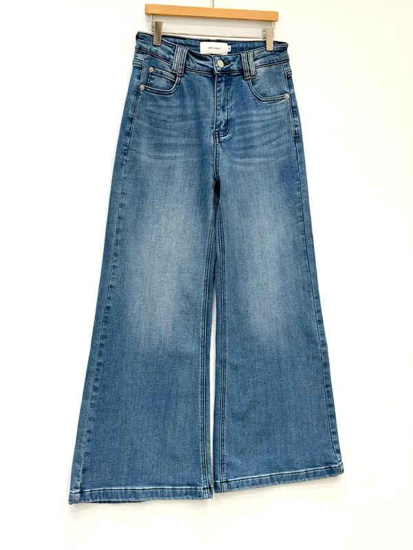 Trendy Versatile Women's Jeans with Comfortable Slim Fit