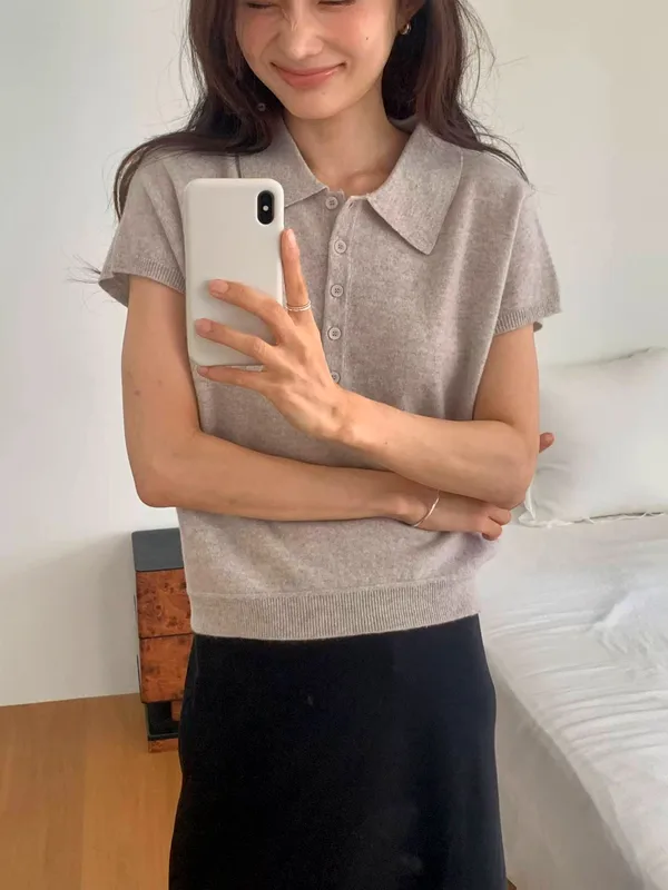 Minimalist Short Sleeve Knit Top - Comfortable and Versatile