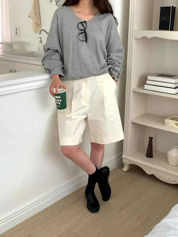 Fresh and Comfortable V-Neck Top for Women, Perfect for Spring and Summer Outfits