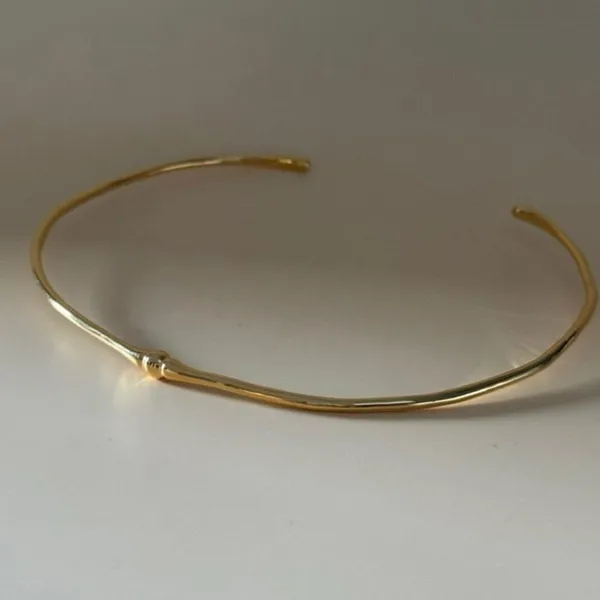 Elegant and Stylish Minimalist Metal Headband