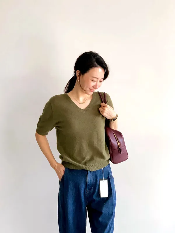 Fashionable and Simple V-Neck Knit Sweater, Comfortable and Versatile, A Must-Have for Autumn and Winter