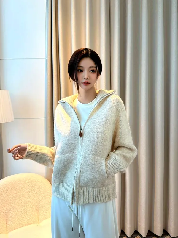 Stylish and Minimalist Sweater Coat - Comfortable and Warm for Autumn and Winter