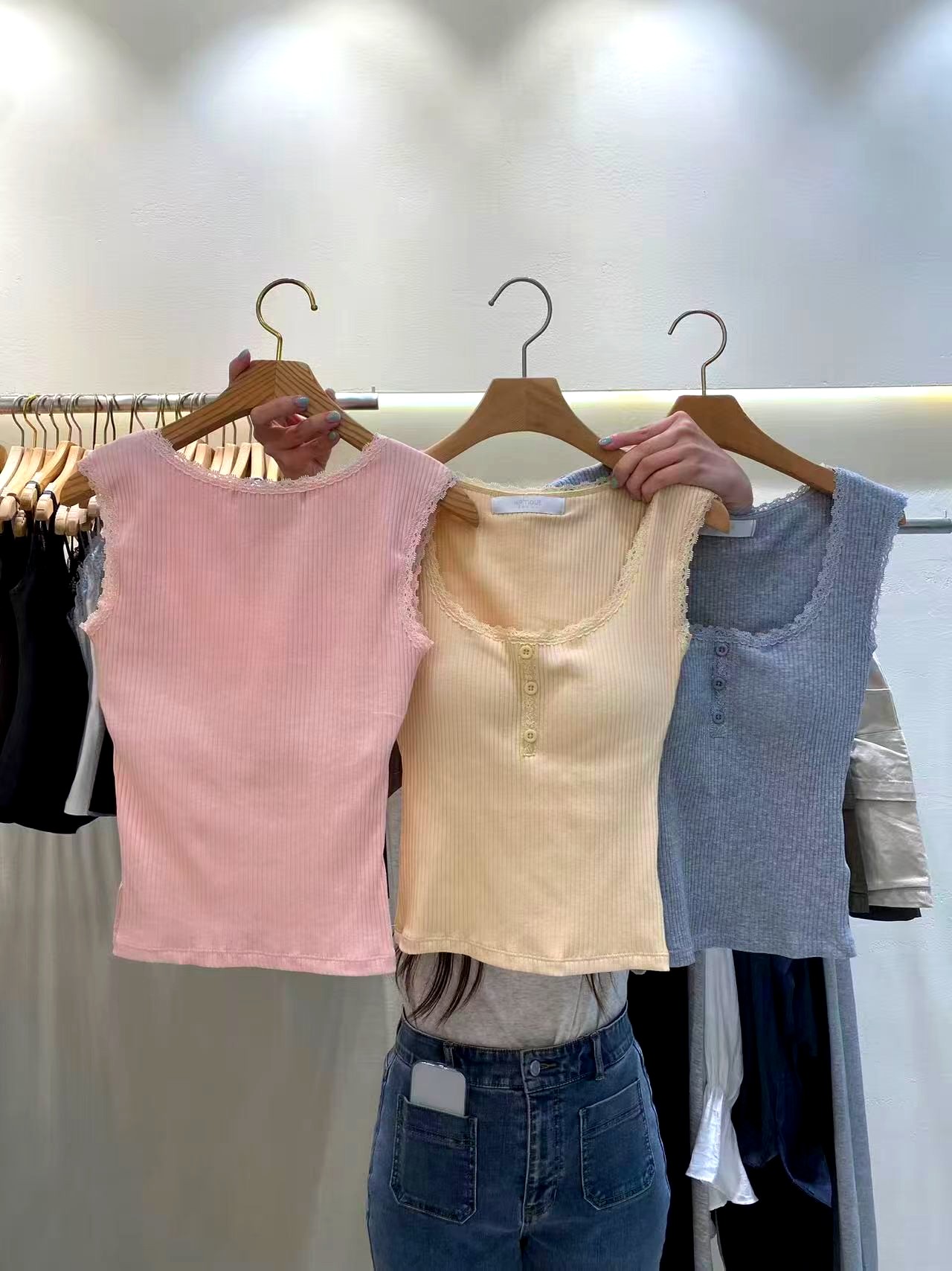 여름 시원한 여성 탑, 편안하고 통기성 좋으며, 다양한 스타일
