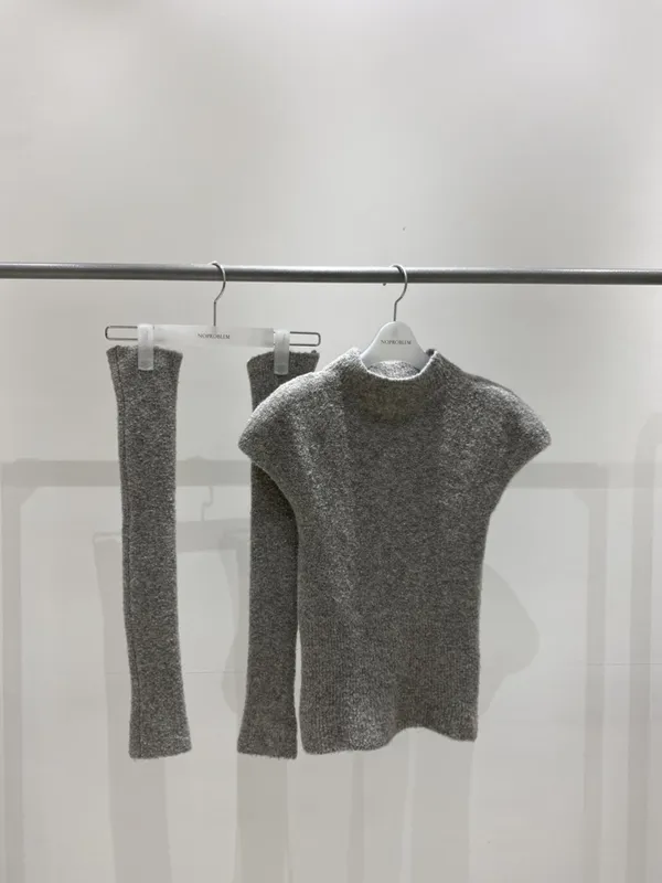 Stylish and Minimalist Gray Knit Top