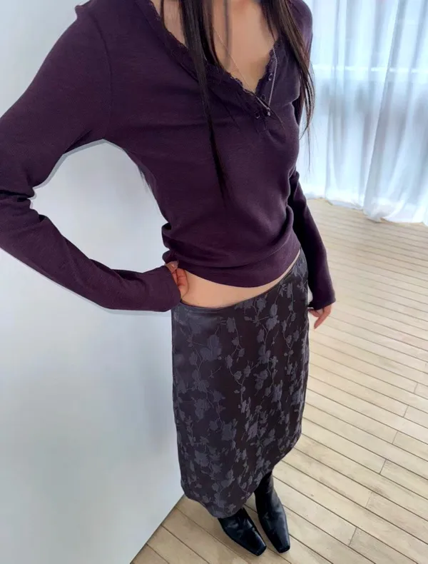Elegant Women's Top with Comfortable Fit Design