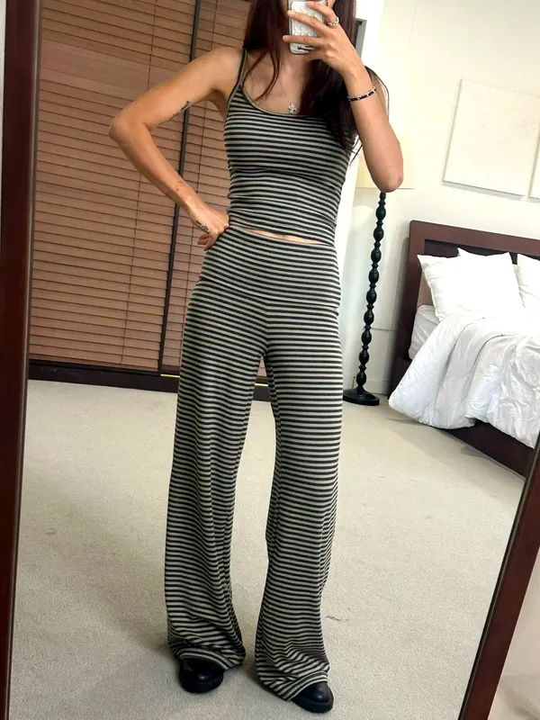Striped Women's Outfit Set - Comfortable and Casual Style