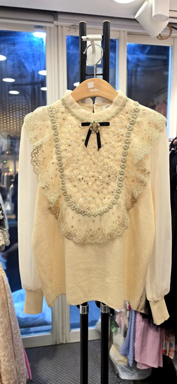 Elegant Lace Trim Women's Top - Fashionable and Versatile