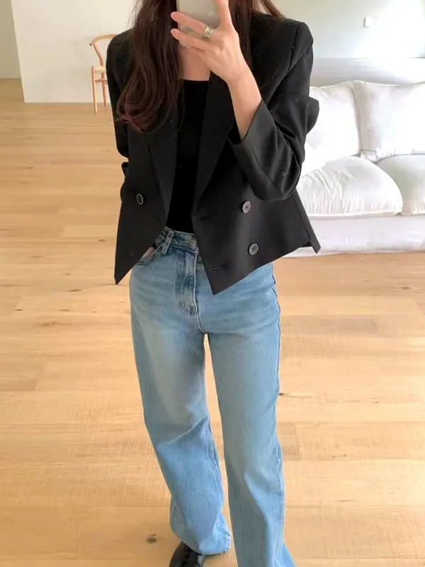 Stylish and Minimalist Women's Jacket, Elegant and Versatile