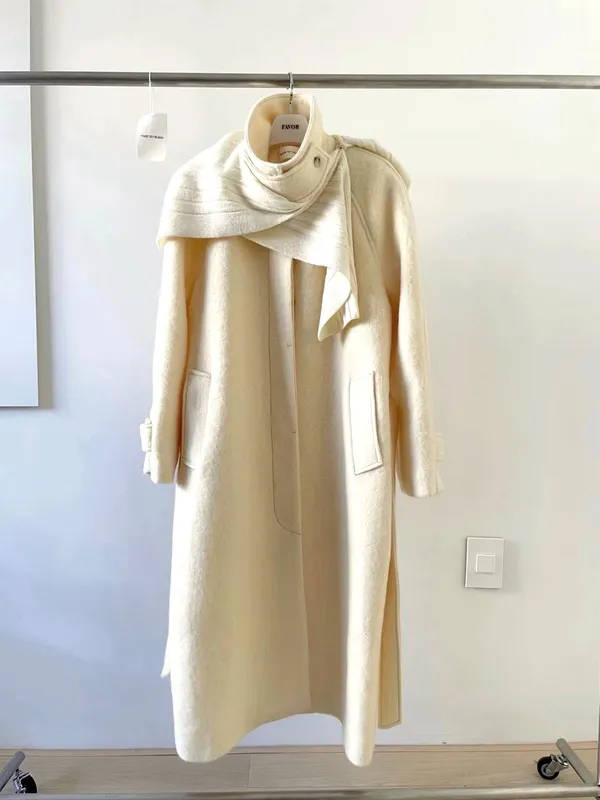 Elegant and Minimalist Women's Coat - Warm and Comfortable for Autumn and Winter