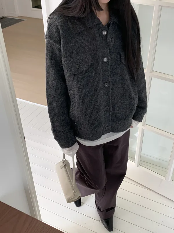 Fashionable loose knitted cardigan, comfortable and warm, perfect for pairing