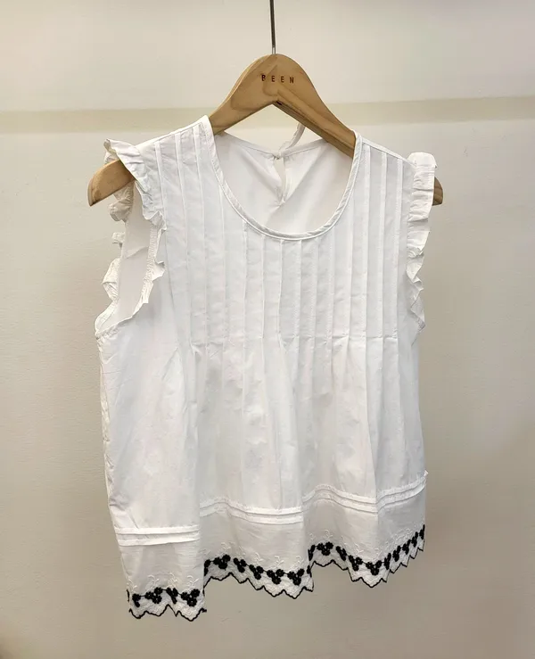 Fresh and Versatile Women's Top with Lace Trim Design