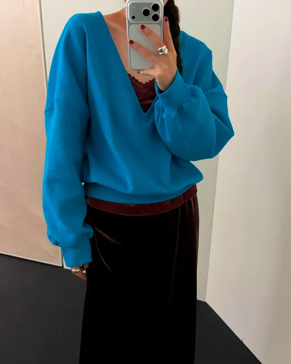 Fashionable Loose V-Neck Sweatshirt for Ultimate Comfort