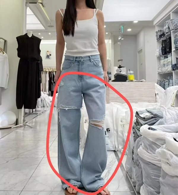 Trendy Loose Ripped Jeans for a Comfortable Casual Look