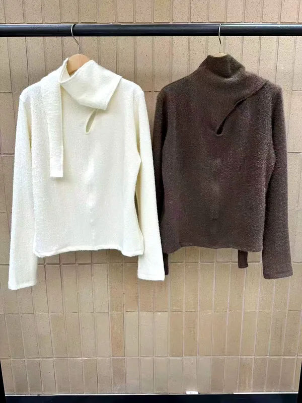 Stylish and Minimalist Women's Top, Comfortable and Versatile