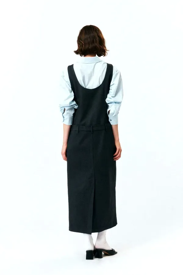 Elegant and Minimalist Women's Dress, Perfect for Any Occasion