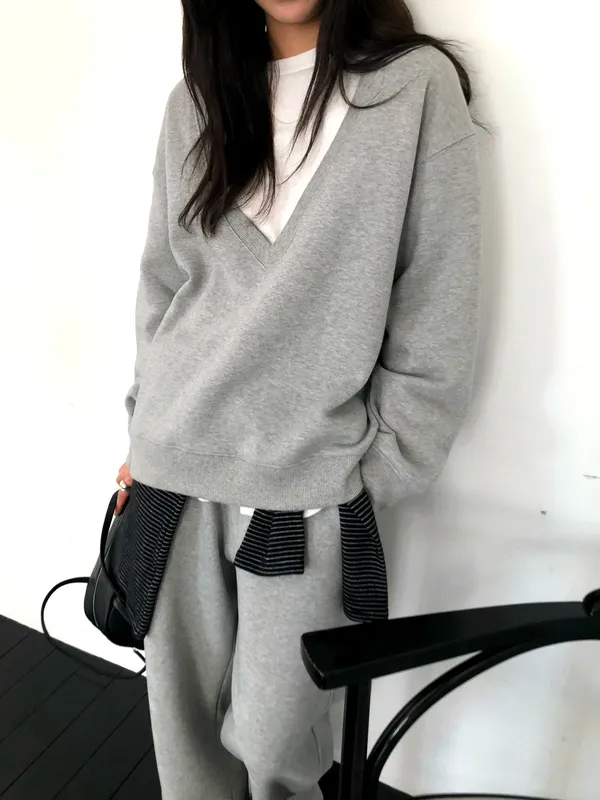 Stylish Gray V-Neck Women's Top - Comfortable and Versatile