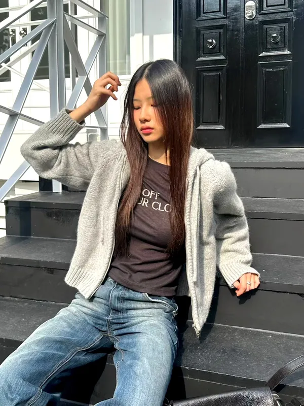 Stylish and Minimalist Women's T-Shirt, Comfortable and Versatile