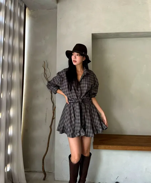 Fashionable Plaid Women's Pants - Comfortable and Versatile for an Elegant Look