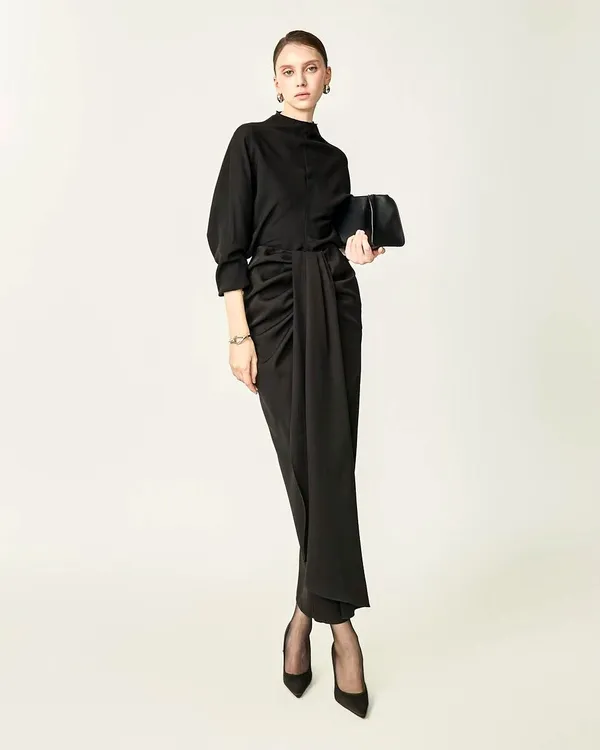 Elegant Black Women's Top with Fashionable Minimalist Design