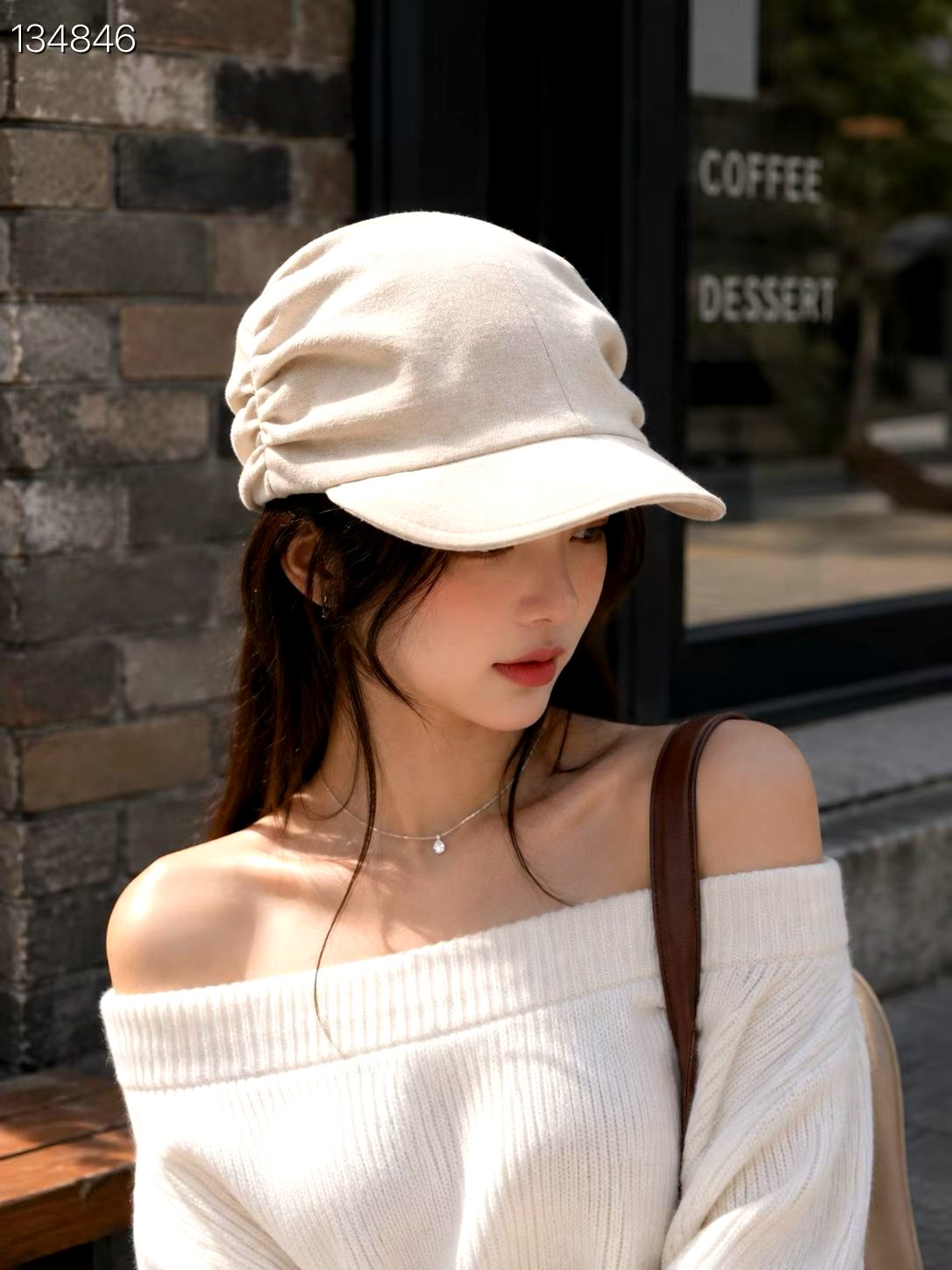 패셔너블한 블랙 여성 모자, 다재다능한 캐주얼 스타일 - 신상품 출시