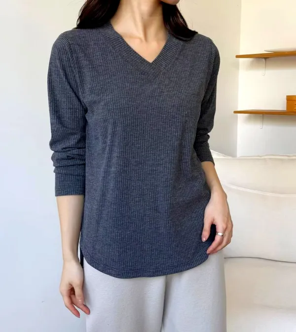 Stylish and Comfortable V-Neck Women's Top, Perfect for Any Occasion