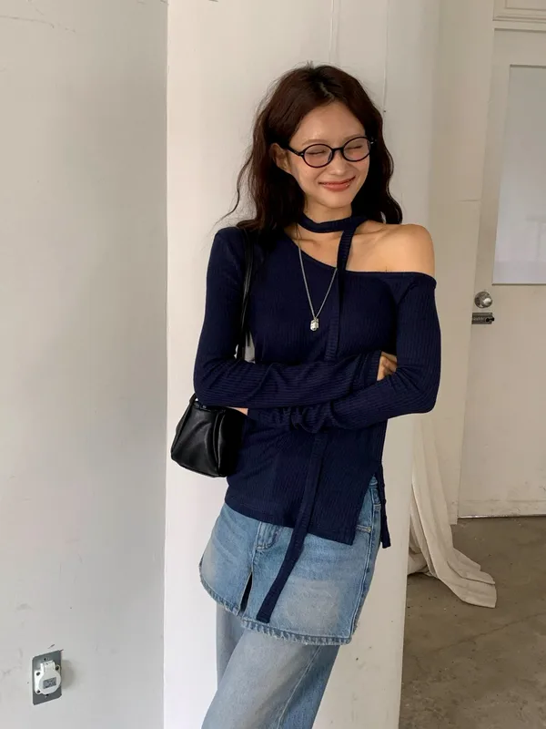 Fashionable Off-Shoulder Knit Top - Elegant and Comfortable