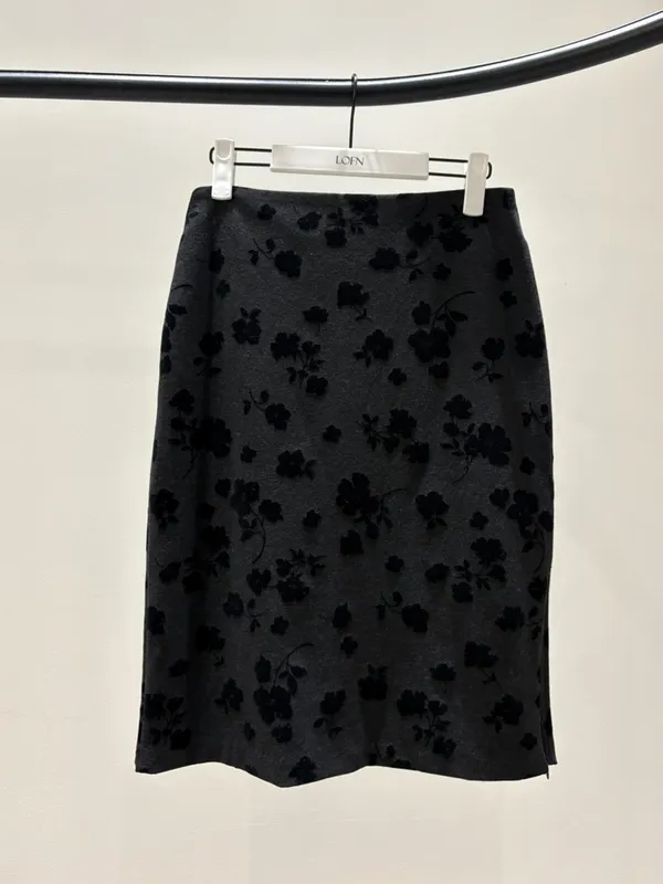 Elegant Floral Pattern Midi Skirt to Showcase Feminine Charm