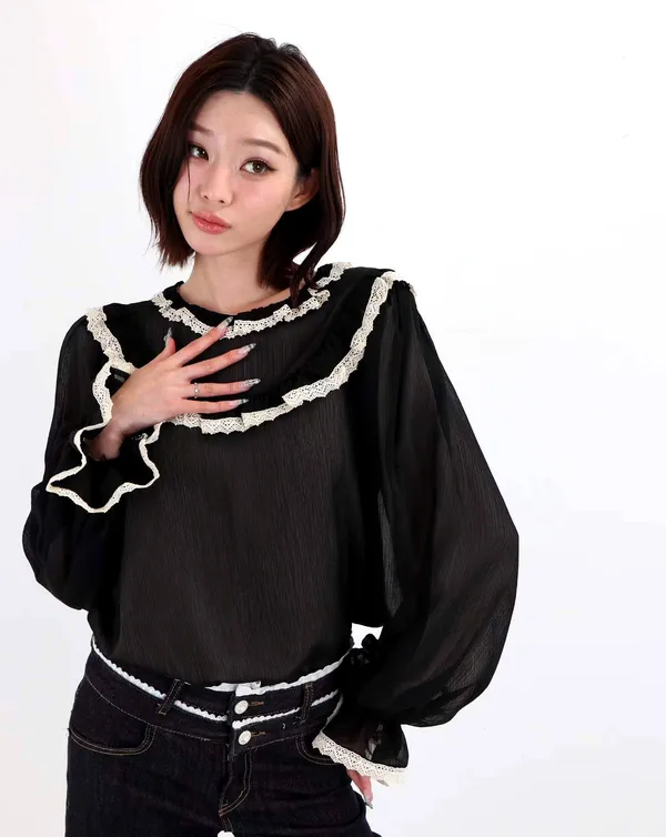 Elegant Lace Trim Women's Shirt - Lightweight and Breathable Fashion Staple