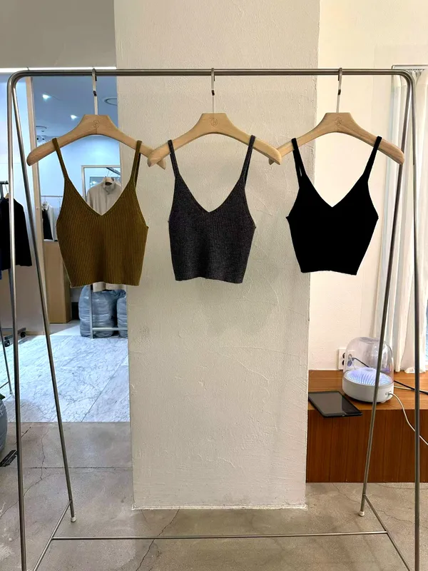Stylish and Minimalist Women's Top - Comfortable Fitted Cami