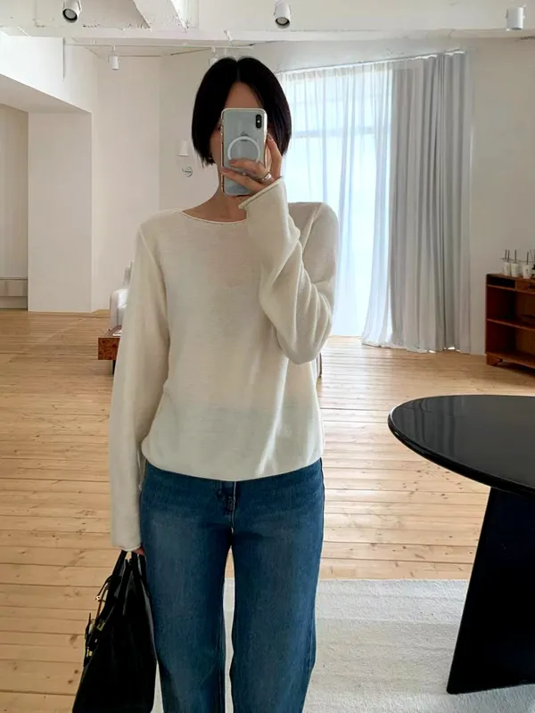 Minimalist Comfortable Women's Top, Lightweight Knit, Perfect with Jeans